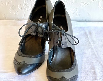 Vintage 80s 90s Lace-up Spectator pumps//Black and Gray//Two tone tie-up//Van Eli brand high heel leather shoes//Stacked heels//US 8.5