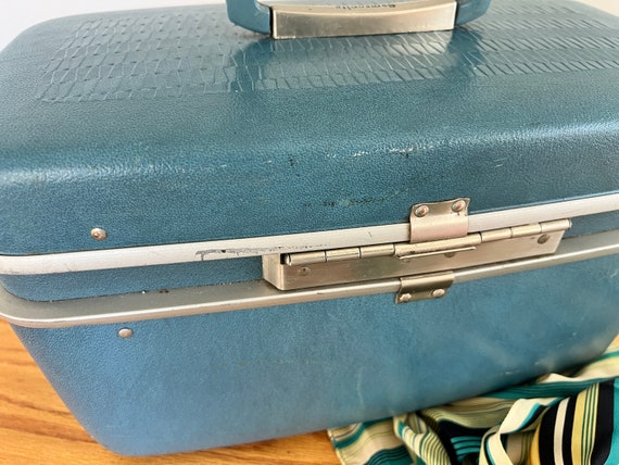 Vintage Train Case//1960s Blue Cosmetic Travel Ma… - image 9