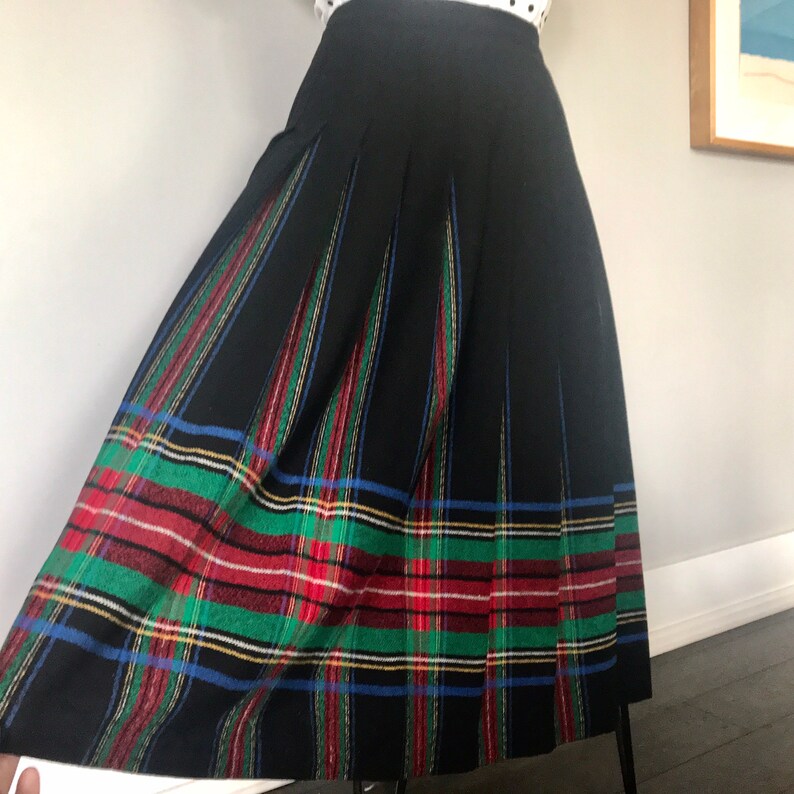 Pristine 1980s Vintage Pendleton pleated skirtClassic Preppy Traditional knife-pleated plaid Mid length Skirt US size 12