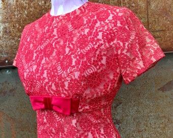 Vintage 1950-60s Red Lace Wiggle Dress//2pc Dress + Bolero Top//Satin Bows//Marvelous Mrs Maisel Style Cocktail Dress//B 36 W 30