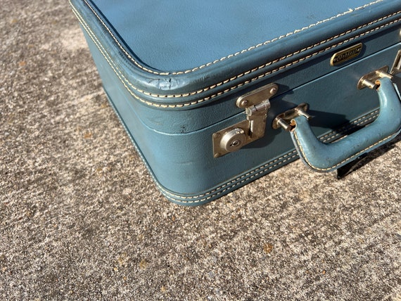 True Vintage 1950s Oshkosh Luggage Small Suitcase… - image 6