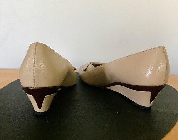 Vintage Classic 1980s Beige Wedges//Classic 80s C… - image 5