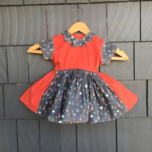 Vintage 1950s Little Girl&#39;s Baby Dress//Cute school house print //Rhinestone details at collar//12mo