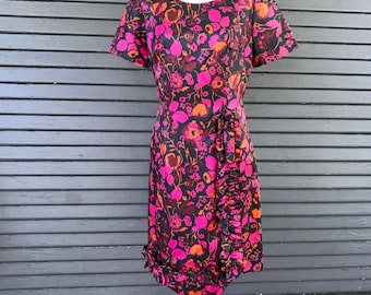 Vintage 1960s Floral Church Dress//Pink,Gold,Ocher floral mock wrap dress//Mad men era Dress//US B40, W34