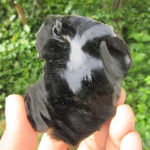 Black Green Obsidian Raw Crystal Piece. 384.70 Crt ...77 Gram!!