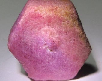 Cristal de rubí rosa de Tanzania: piedra natural de meditación (82,40 quilates)