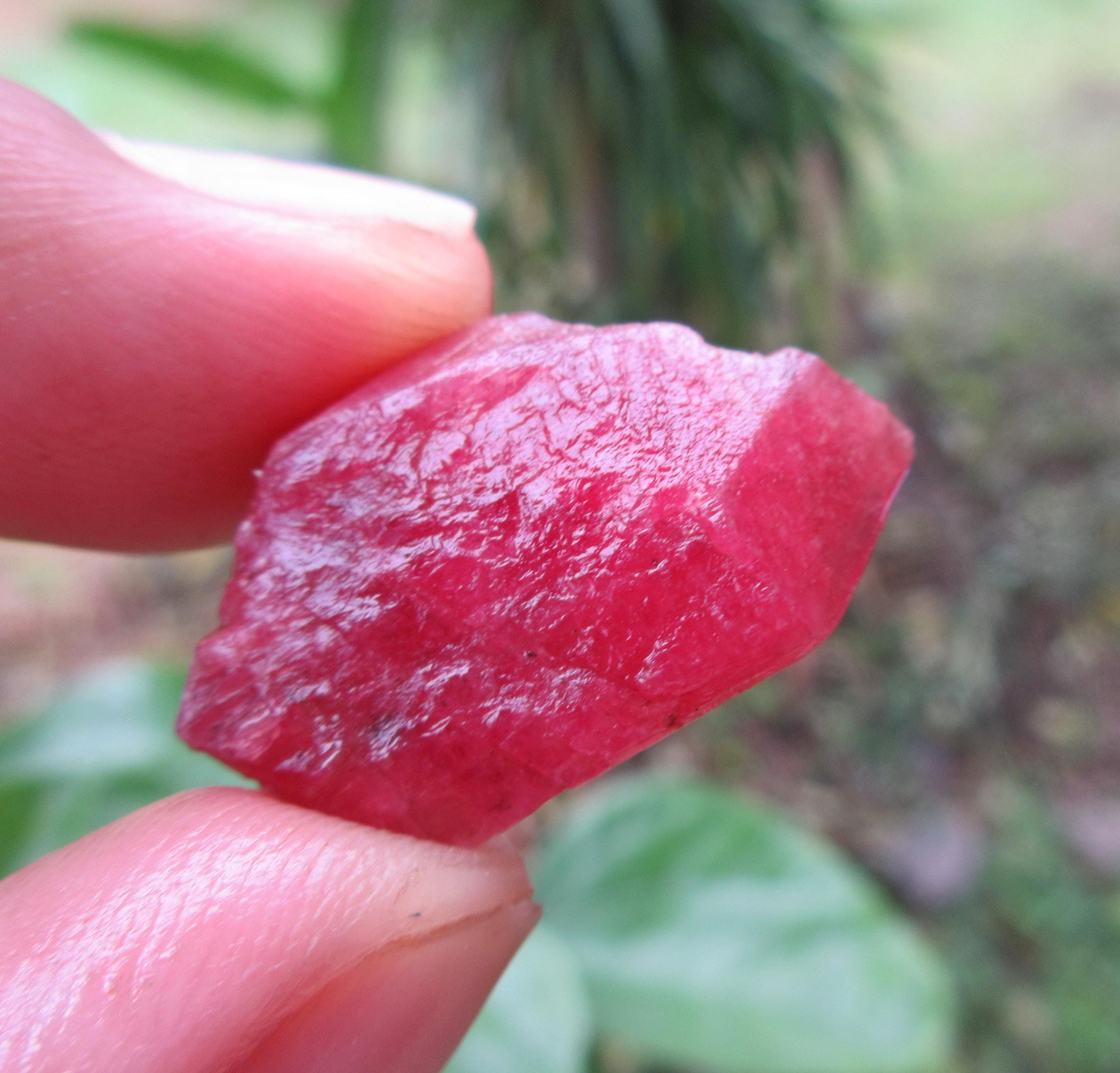 Rhodonite Crystal Piece. Lovely Natural Red Pink Rhodonite. 26.80 Crt