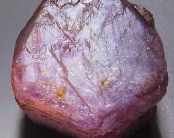 Cristal de rubí estrella. Cristal natural de Tanzania. 27,90 quilates.
