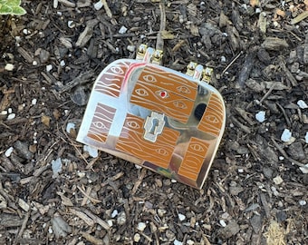 Eine ganz gewöhnliche normale Truhe | Mimic DND inspiriert Hinge Pin