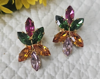 Véronique Becker Paris | Vintage clip-on earrings in gold-tone metal and crystals, French vintage, couture, gift for her