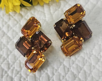 Véronique Becker Paris | Large vintage clip-on earrings in gold-tone metal and crystals, French vintage, couture, gift for her