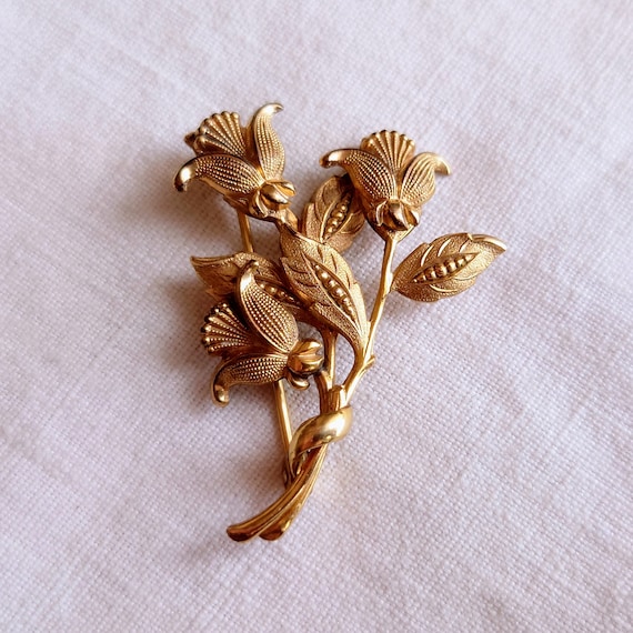 Broche Ancienne Strass irisés en forme de Bouquet de Fleurs Collection Bijou