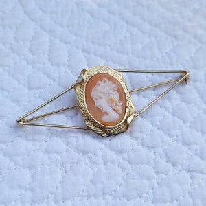 Vintage cameo brooch in gold-plated silver with original setting