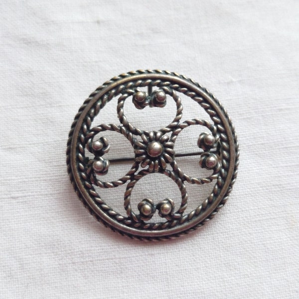 Broche ancienne en argent de style ethnique