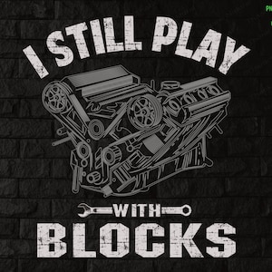 私はまだブロックで遊んでいます PNG、昇華デザインのダウンロード、面白い機械をテーマにした再会、自動車整備士、お父さん、おじいちゃんへのクリスマスプレゼント