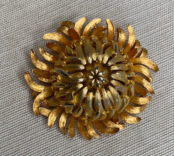 Vintage Trifari Gold Floral Brooch