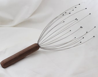 Head massage spider with hand-turned handle made of precious wood, massager for the head with walnut wood handle