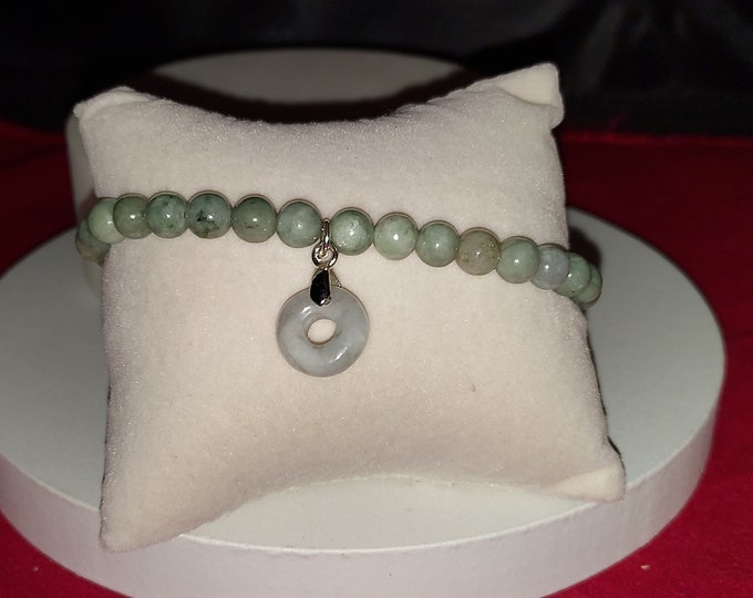 Jadeite bracelet with donut accent