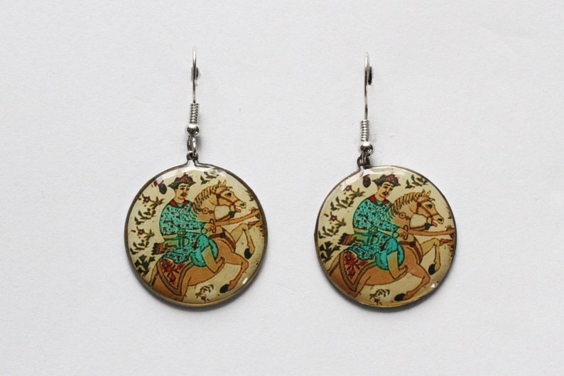 Wonderfull pair of earing representing archery hunting seen on horse/ Persian earring / Face Earrings image 3