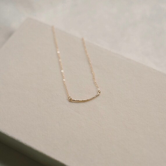 Mini Hammered Crescent Bar Necklace Non 