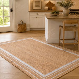 Alfombra de yute trenzado natural con tres rayas blancas, alfombra de yute hecha a mano, alfombra natural y sostenible, alfombra de estilo bohemio para decoración de habitaciones infantiles.