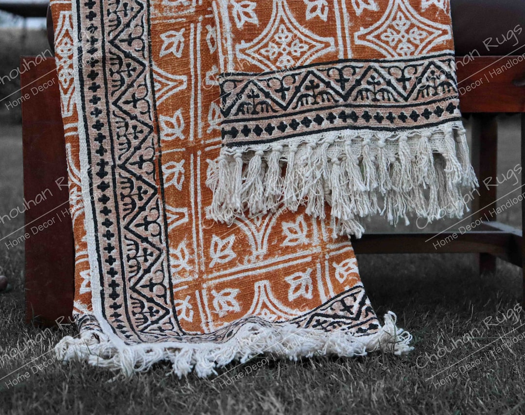 How to Decorate with a Throw Blanket: Bed, Sofa & Chair