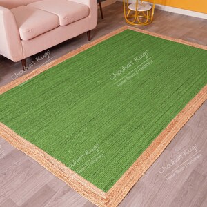 Alfombra india hecha a mano de yute trenzado rectangular de color verde claro con borde beige, alfombra bohemia ecológica