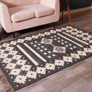 Vloerkleden voor interieur vintage zwart met gebroken wit wollen jute vloerkleed traditioneel kelimtapijt Indiaas vloerkleed Oushak-tapijt vintage kelimtapijten