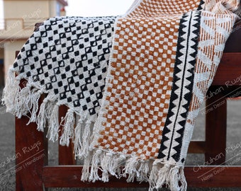 Ręcznie tkany bawełniany koc | Geometryczny narzuta na sofę w stylu boho z frędzlami | Bawełniany narzuta do sypialni, narzuta w stylu boho