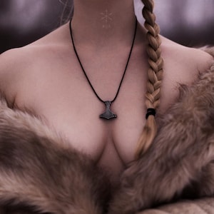 Traditionally forged damascus Mjölnir / Hammer of Thor / Blacksmith made / Steel jewelry / Viking pendant / Scandinavian design