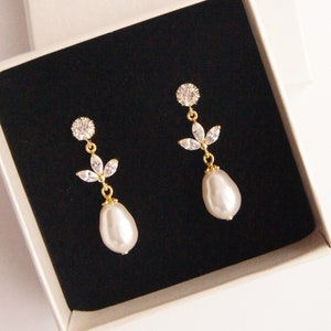 Gold earrings with cubic zirconia and Swarovski pearls | Elegant bridal earrings | Wedding jewelry with pearls | Gift for the bride