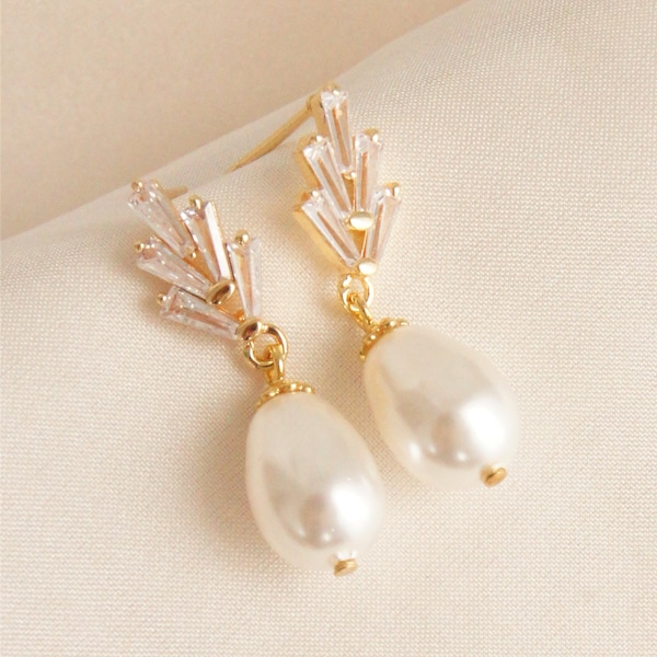 Vergoldete Ohrringe mit Zirkoniasteinen und Swarovski Perlen