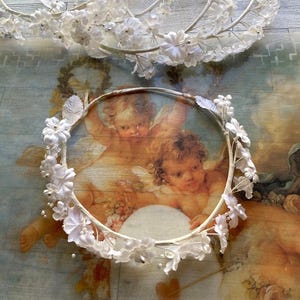 Vintage gebroken witte haarkrans met bloemen: zendspoel bruids communie