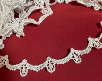 Off-White Venice Lace Scalloped Trim - 3/4" Wide