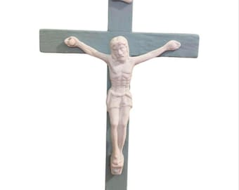 Hand-painted wooden crucifix - Pastel blue 10.5cm - White Christ on the cross - Handmade sacred art - Christian decoration - MLCréations