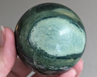 Sfera di agata muschiata con tasca di druzy / sfera di cristallo lucidata, pietra del chakra del cuore