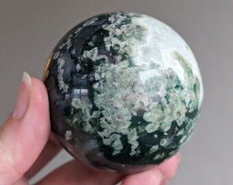Sfera di agata muschiata con tasca di druzy / sfera di cristallo lucidata, pietra del chakra del cuore