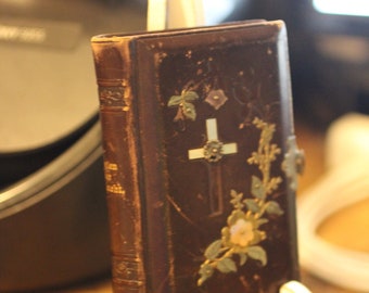 1890 German Catholic Prayer Book: Perlen Der Andacht, Working Clasp