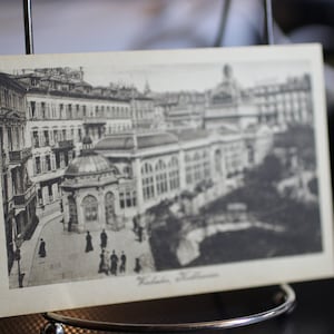 Antique Kochbrunnen, Wiesbaden - Carte postale allemande - Inutilisé