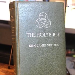 1976 Holy Bible - King James Version & Red Letter Edition - Royal Press