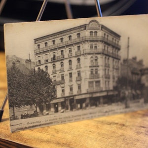 Antique Brit Hotel Suisse et Bordeaux in Grenoble, France Postcard - Unused