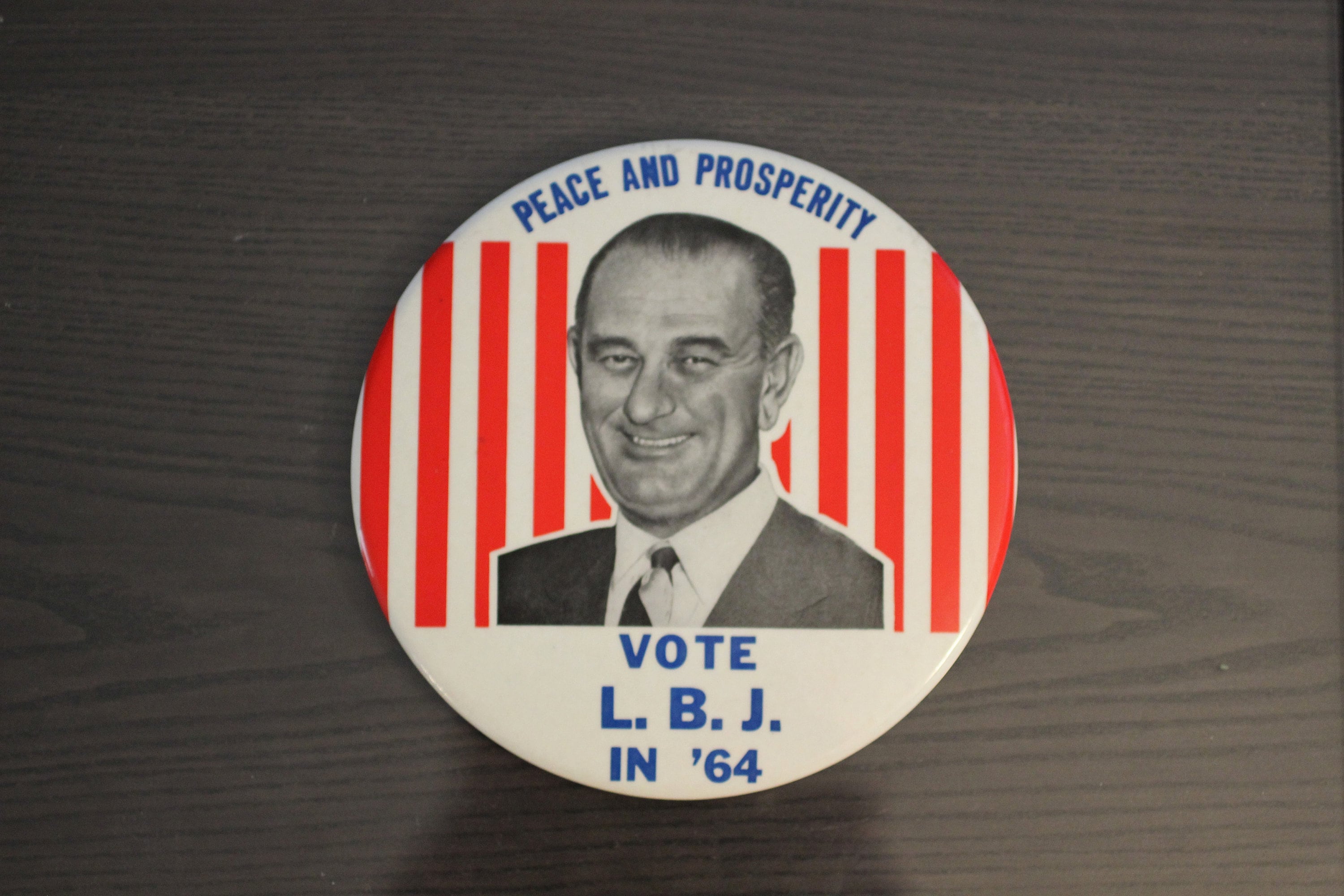 GORGEOUS 1964 OFFICIAL LYNDON JOHNSON PICTURE CAMPAIGN PINBACK