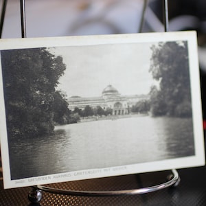Antique Gartenseite Mit Weiher (Jardin avec étang) Kurhaus, Wiesbaden - Carte postale allemande - Inutilisé
