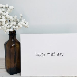 Drôle de carte de fête des mères - joyeuse fête de la milf - carte pour maman, tamponnée à la main, carte vierge, faite à la main