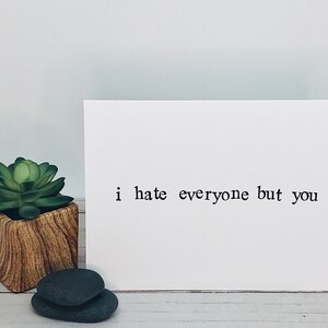 Carte d'amour drôle - je déteste tout le monde sauf vous - Saint-Valentin, anniversaire, carte pour mari, carte pour femme, estampée à la main, fait main