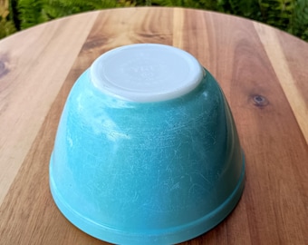 Pyrex 401 Turquoise Mixing Bowl Vintage Robin's Egg Blue