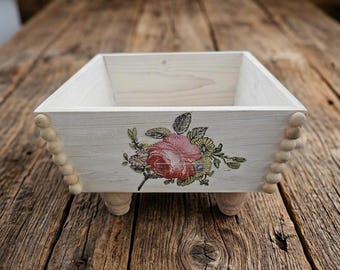 Panier surélevé floral upcyclé d'inspiration vintage