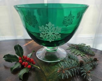 Mid-Century Holiday Charm: Vintage Indiana Glass Green Snowflake Bowl, FTD