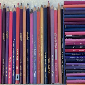 50 paars en roze kleurpotloden kleurpotloden tweedehands gemengd merk Destash Lot Geweldig voor kinderen of volwassenen Kleurplaten