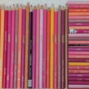 50 Rosa Buntstifte Crayon Destash Lot Mixed Brand Erwachsene Färbung Craft Set